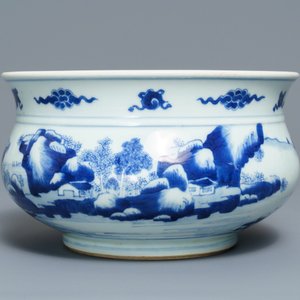 Un brûle-parfum en porcelaine de Chine bleu et blanc à décor de figures dans un paysage, Kangxi — photo 3