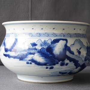 Un brûle-parfum en porcelaine de Chine bleu et blanc à décor de figures dans un paysage, Kangxi — photo 9
