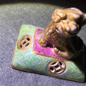 Un brûle-parfum en porcelaine de Chine bleu famille rose, 19ème — photo 12