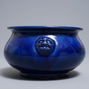 Un brûle-parfum en porcelaine de Chine bleu monochrome, Kangxi/Qianlong — photo 2