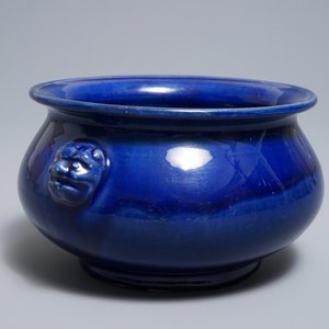 Un brûle-parfum en porcelaine de Chine bleu monochrome, Kangxi/Qianlong — photo 7