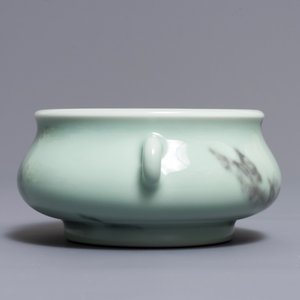 Un brûle-parfum en porcelaine de Chine de type faux-marbre, marque de Qianlong, 19/20ème — photo 4