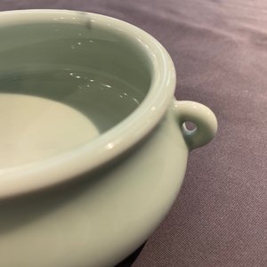 Un brûle-parfum en porcelaine de Chine de type faux-marbre, marque de Qianlong, 19/20ème — photo 9