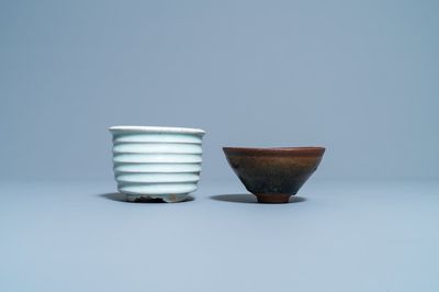 Un brûle-parfum en porcelaine de Chine de type qingbai et un bol de type 'Jian', Song