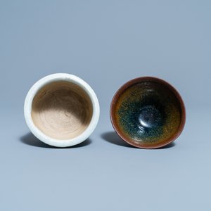 Un brûle-parfum en porcelaine de Chine de type qingbai et un bol de type 'Jian', Song — photo 5
