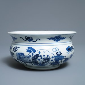 Un brûle-parfum en porcelaine de Chine en bleu et blanc à décor d'antiquités, Kangxi — photo 1
