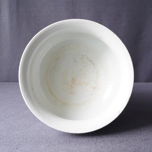 Un brûle-parfum en porcelaine de Chine en bleu et blanc à décor d'antiquités, Kangxi — photo 12