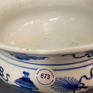 Un brûle-parfum en porcelaine de Chine en bleu et blanc à décor d'antiquités, Kangxi — photo 14