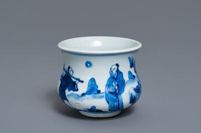 Un brûle-parfum en porcelaine de Chine en bleu et blanc à décor de figures dans un paysage, Kangxi