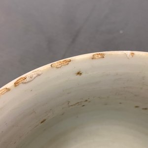 Un brûle-parfum en porcelaine de Chine en bleu et blanc, époque Transition — photo 12
