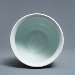 Un brûle-parfum en porcelaine de Chine en bleu et blanc, époque Transition — photo 6