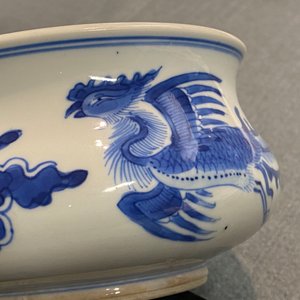 Un brûle-parfum en porcelaine de Chine en bleu et blanc, Kangxi — photo 18