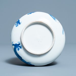 Un brûle-parfum en porcelaine de Chine en bleu et blanc, Kangxi — photo 7