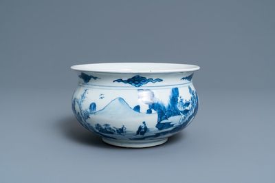 Un brûle-parfum en porcelaine de Chine en bleu et blanc, Kangxi