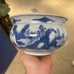 Un brûle-parfum en porcelaine de Chine en bleu et blanc, Kangxi — photo 11