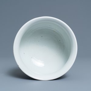 Un brûle-parfum en porcelaine de Chine en bleu et blanc, Kangxi — photo 6