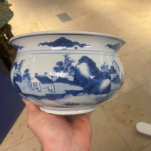 Un brûle-parfum en porcelaine de Chine en bleu et blanc, Kangxi — photo 10