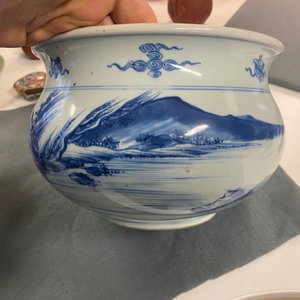 Un brûle-parfum en porcelaine de Chine en bleu et blanc, Kangxi — photo 15