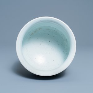 Un brûle-parfum en porcelaine de Chine en bleu et blanc, Kangxi — photo 6
