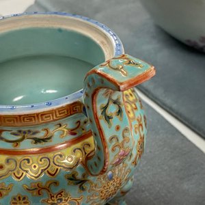 Un brûle-parfum en porcelaine de Chine famille rose à fond turquoise, République — photo 13