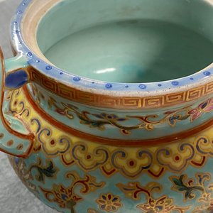 Un brûle-parfum en porcelaine de Chine famille rose à fond turquoise, République — photo 15