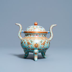Un brûle-parfum en porcelaine de Chine famille rose à fond turquoise, République — photo 4