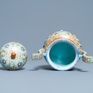 Un brûle-parfum en porcelaine de Chine famille rose à fond turquoise, République — photo 6