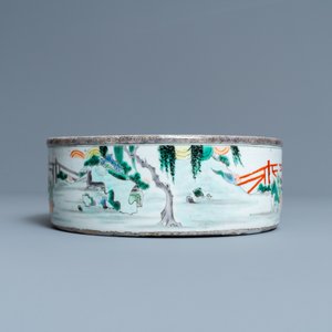Un brûle-parfum en porcelaine de Chine famille verte à décor de garçons jouants, 18/19ème — photo 5