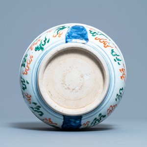 Un brûle-parfum en porcelaine de Chine wucai, époque Transition — photo 6