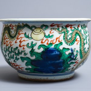 Un brûle-parfum en porcelaine de Chine wucai, époque Transition ou Kangxi — photo 3