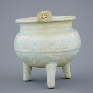 Un brûle-parfum et un bol aux phoenix en porcelaine de Chine qingbai, Dynastie Song ou Yuan, 10-14ème — photo 6