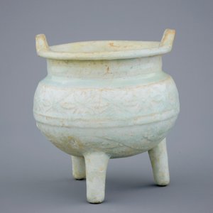 Un brûle-parfum et un bol aux phoenix en porcelaine de Chine qingbai, Dynastie Song ou Yuan, 10-14ème — photo 7