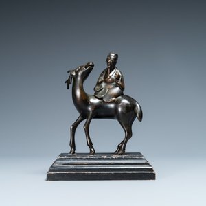 Un brûle-parfum figurant un lettré sur cerf en bronze, Chine, début de la dynastie Qing — photo 2