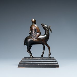 Un brûle-parfum figurant un lettré sur cerf en bronze, Chine, début de la dynastie Qing — photo 4