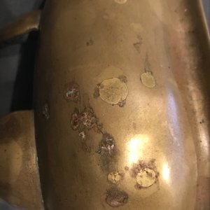 Un brûle-parfum quadrilobe en bronze tâché d'or, Chine, marque de Fei Ge, 17/18ème — photo 8