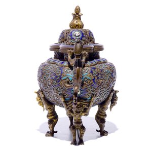 Un brûle-parfum sur pieds en forme de lion en bronze émaillé et doré, Chine, 18/19ème — photo 4