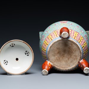 Un brûle-parfum tripod couvert en porcelaine de Chine famille rose, 19ème — photo 6