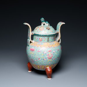 Un brûle-parfum tripod couvert en porcelaine de Chine famille rose, 19ème — photo 7