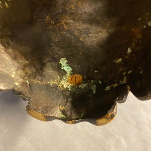 Un brûle-parfum tripod en bronze au couvercle et socle en forme de feuille de lotus, Chine, 17/18ème — photo 13