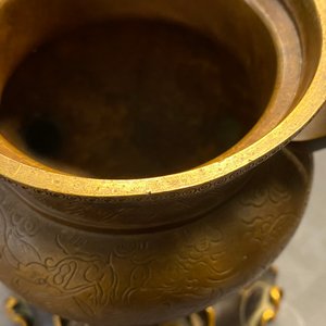 Un brûle-parfum tripod en bronze au couvercle et socle en forme de feuille de lotus, Chine, 17/18ème — photo 15