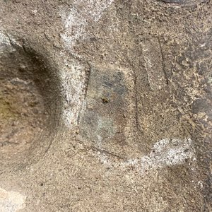 Un brûle-parfum tripod en bronze aux anses en forme de chilong, marque en creux, Chine, 17/18ème — photo 8