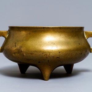 Un brûle-parfum tripod en bronze, marque de Qianlong, Chine, 19ème — photo 2