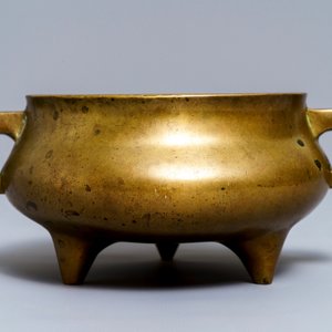 Un brûle-parfum tripod en bronze, marque de Qianlong, Chine, 19ème — photo 4