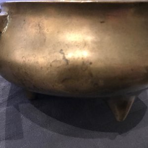 Un brûle-parfum tripod en bronze, marque de Qianlong, Chine, 19ème — photo 8