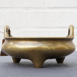 Un brûle-parfum tripod en bronze, marque de Xuande, 18ème — photo 14