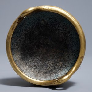 Un brûle-parfum tripod en bronze, marque de Xuande, 18ème — photo 5