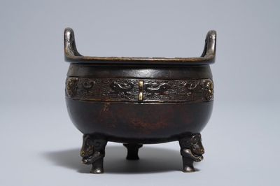 Un brûle-parfum tripod en bronze, marque de Xuande, 19ème