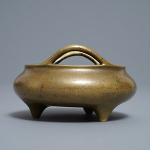 Un brûle-parfum tripod en bronze, marque de Xuande, Chine, 18/19ème — photo 5