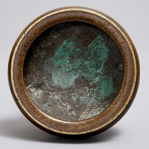 Un brûle-parfum tripod en bronze, marque de Xuande, Ming — photo 5