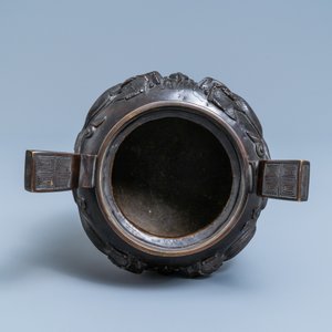 Un brûle-parfum tripod en bronze, marque en creux, Qing — photo 6